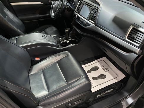 Used 2018 Toyota Highlander XLE image 24