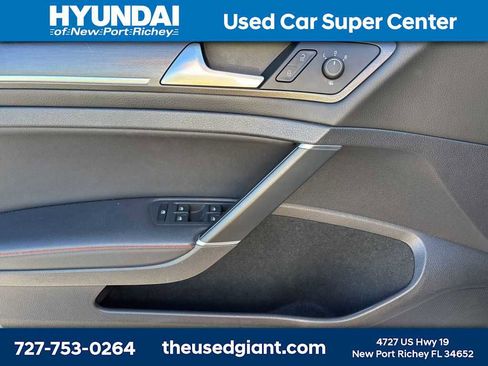 Used 2019 Volkswagen GTI SE FWD image 11