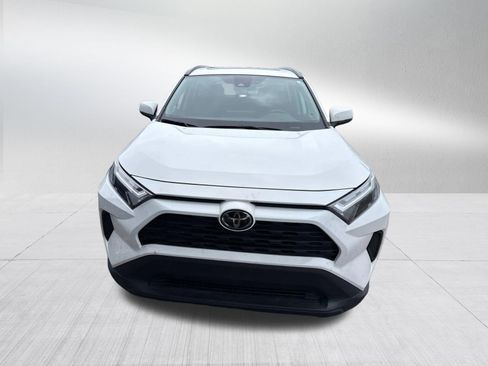 Used 2022 Toyota RAV4 XLE w/ Convenience Package FWD image 5