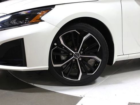 New 2025 Nissan Altima 2.5 SR w/ SR Premium Package image 2