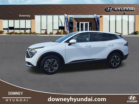 Used 2025 Kia Sportage LX FWD image 2