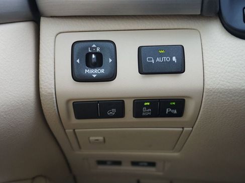 Used 2017 Lexus LS 460 image 25