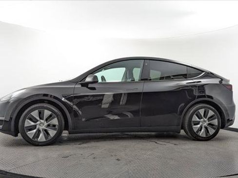 Used 2022 Tesla Model Y Long Range image 3