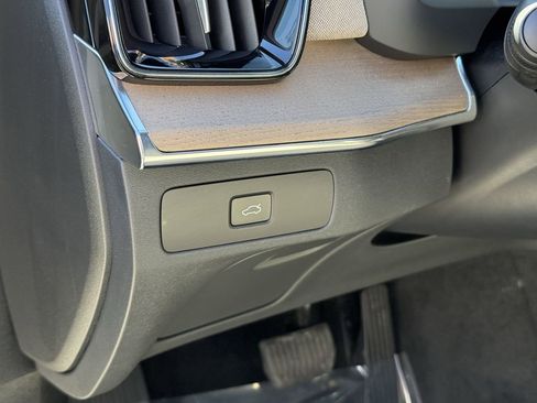 New 2026 Volvo XC90 B6 Ultra image 17