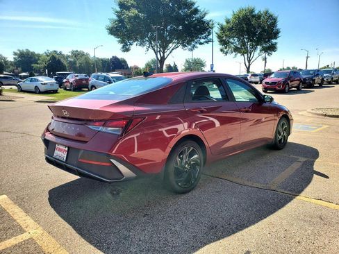 Used 2024 Hyundai Elantra SEL FWD image 5