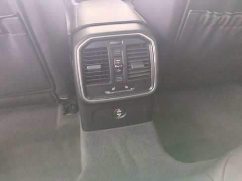 Certified 2022 Porsche Macan AWD/4WD image 19