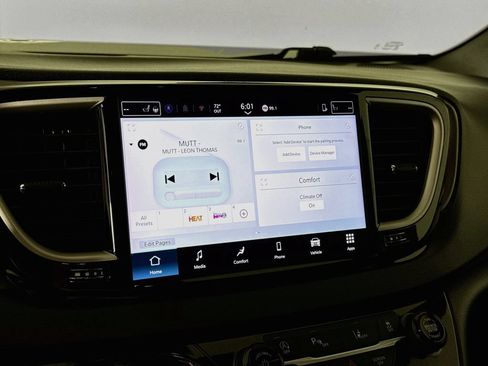 Used 2025 Chrysler Pacifica Select FWD image 16