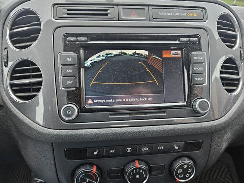 Used 2015 Volkswagen Tiguan S image 16