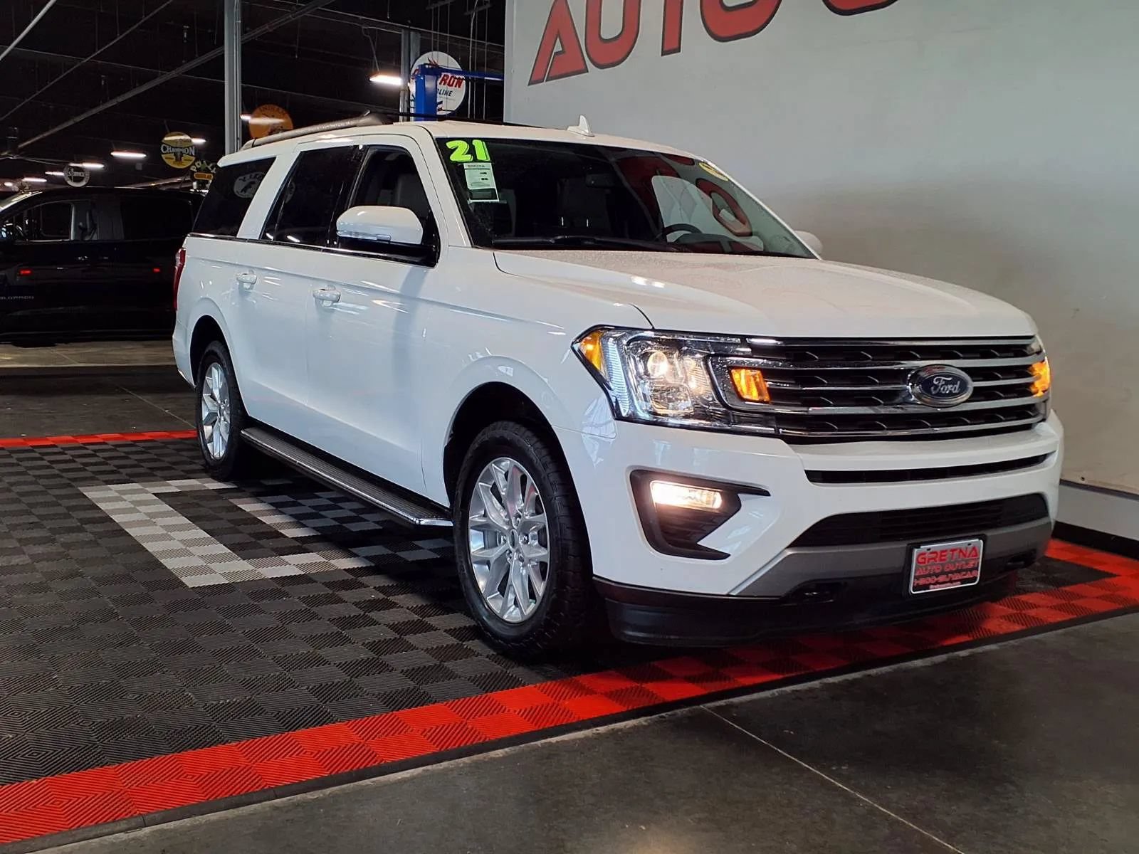 Used 2021 Ford Expedition Max XLT AWD/4WD image 2