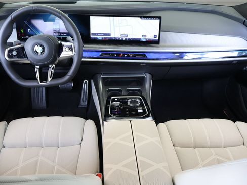 Used 2025 BMW 760i xDrive w/ Executive Package AWD/4WD image 12
