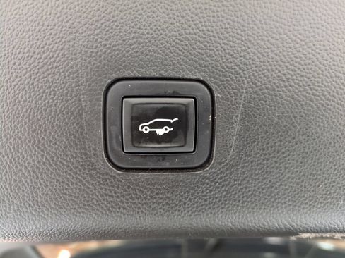 Used 2018 Chevrolet Traverse LT FWD image 13