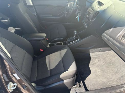 Used 2017 Kia Forte LX FWD image 12