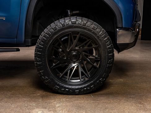 Used 2024 GMC Sierra 1500 SLT w/ SLT Premium Plus Package image 12