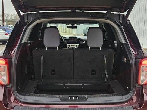 Used 2022 Ford Explorer XLT w/ Equipment Group 202A image 9