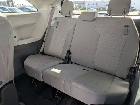 Used 2024 Toyota Sienna LE image 28