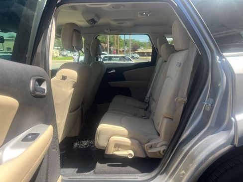 Used 2017 Dodge Journey SE w/ Flexible Seating Group FWD image 11
