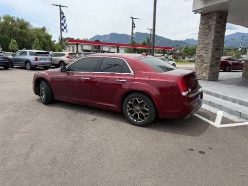 Used 2019 Chrysler 300 Limited AWD/4WD image 4