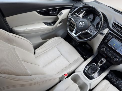 Used 2018 Nissan Rogue Sport SL w/ SL Premium Package image 15