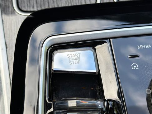 Certified 2023 BMW 740i w/ Executive Package RWD image 28