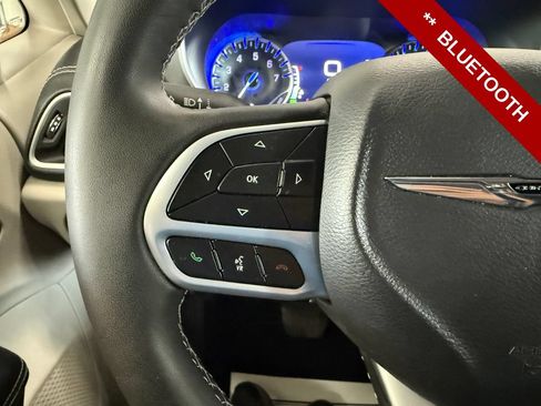 Used 2023 Chrysler Pacifica Touring-L w/ Uconnect Theater Family Group AWD/4WD image 17