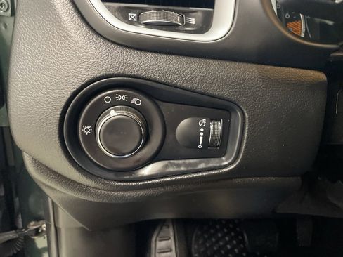 Used 2021 Jeep Renegade Sport image 26