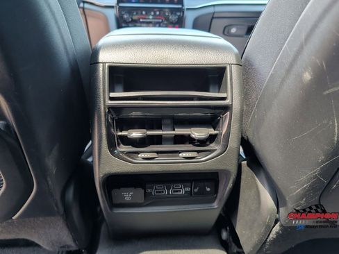 Used 2024 Jeep Grand Cherokee Limited w/ Luxury Tech Group II AWD/4WD image 13