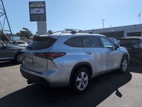 Certified 2022 Toyota Highlander LE image 3