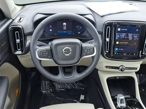 Used 2023 Volvo XC40 B5 Plus w/ Driver Assist Package AWD/4WD image 15