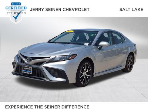 Used 2022 Toyota Camry SE FWD image 1