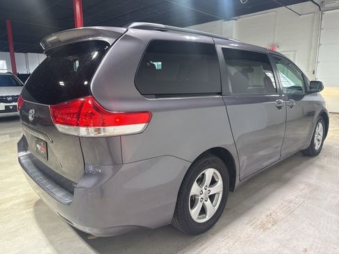 Used 2011 Toyota Sienna LE w/ Towing Pkg image 7