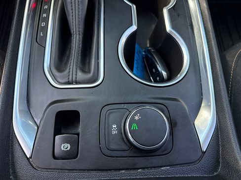 Used 2019 Chevrolet Traverse LT w/ LPO, Floor Liner Package FWD image 11