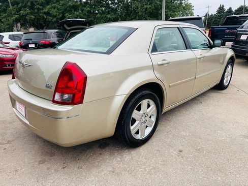 Used 2006 Chrysler 300 Touring AWD/4WD image 3