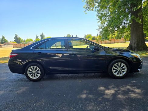 Used 2016 Toyota Camry SE w/ Moonroof Package FWD image 7