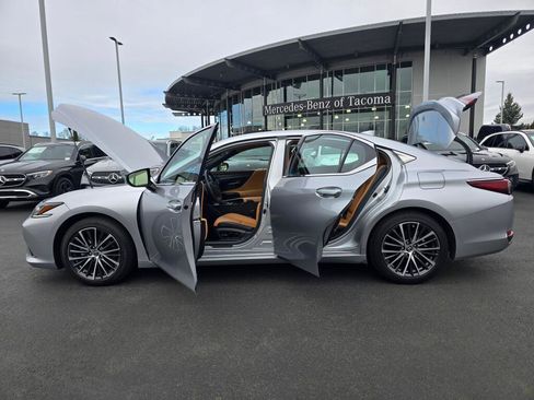 Used 2025 Lexus ES 300h w/ Premium Package image 12