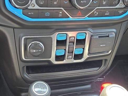 Used 2023 Jeep Wrangler Unlimited Sahara AWD/4WD image 29