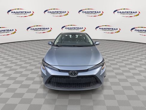 Used 2020 Toyota Corolla XLE image 3