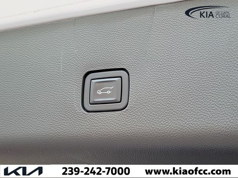 Used 2023 Chevrolet Traverse High Country w/ LPO, 'HIT The Road' Package FWD image 13