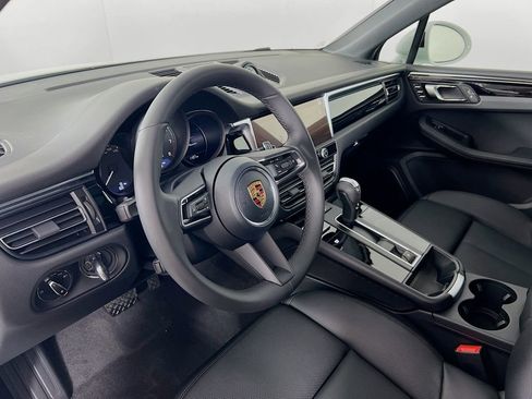 New 2026 Porsche Macan image 4
