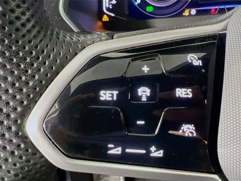 Used 2024 Volkswagen Tiguan SEL R-Line image 16