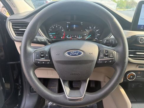 Used 2022 Ford Escape SE FWD image 18
