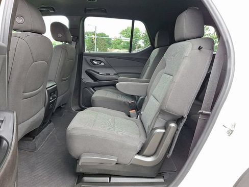 Used 2023 Chevrolet Traverse LT FWD image 11