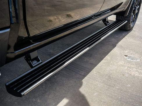 Used 2023 GMC Sierra 2500 Denali w/ Denali Black Diamond Edition image 12