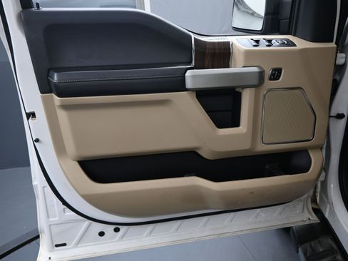 Used 2016 Ford F150 Lariat w/ Equipment Group 502A Luxury image 17