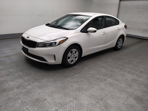 Used 2017 Kia Forte LX FWD image 2