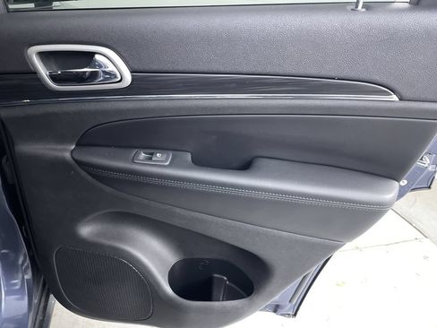 Used 2020 Jeep Grand Cherokee Limited AWD/4WD image 23