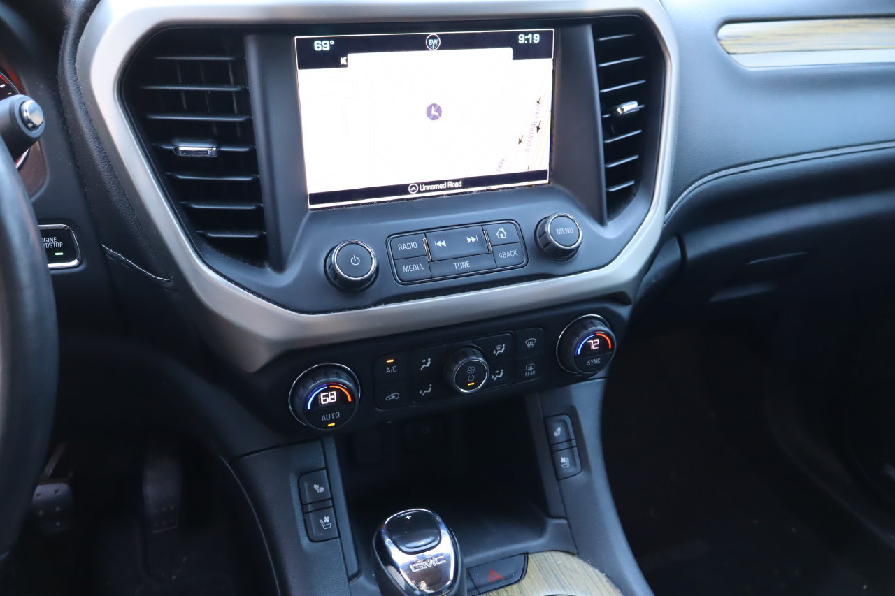 Used 2017 GMC Acadia Denali w/ Technology Package FWD image 8