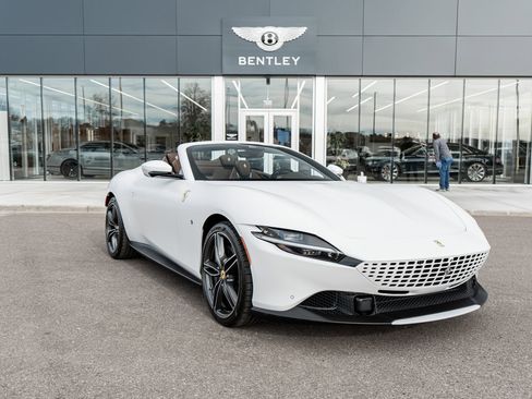 Used 2024 Ferrari Roma Spider image 17