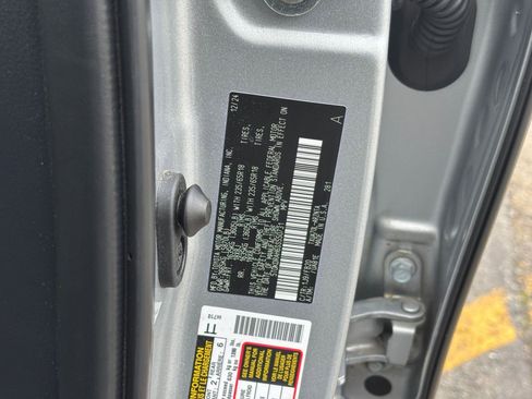 Used 2025 Toyota Highlander LE image 24