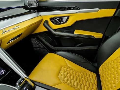 Used 2019 Lamborghini Urus AWD/4WD image 33