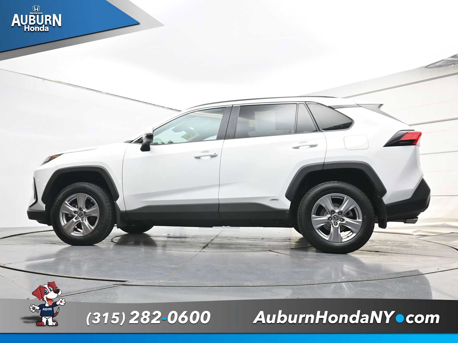 Used 2023 Toyota RAV4 LE AWD/4WD image 23